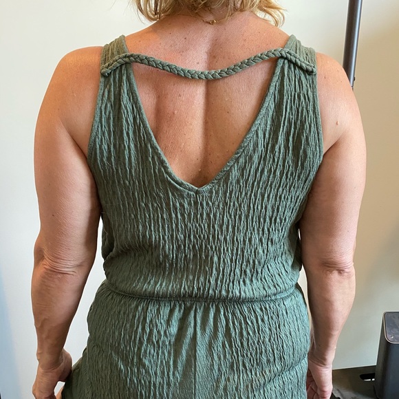 green romper - Picture 3 of 3